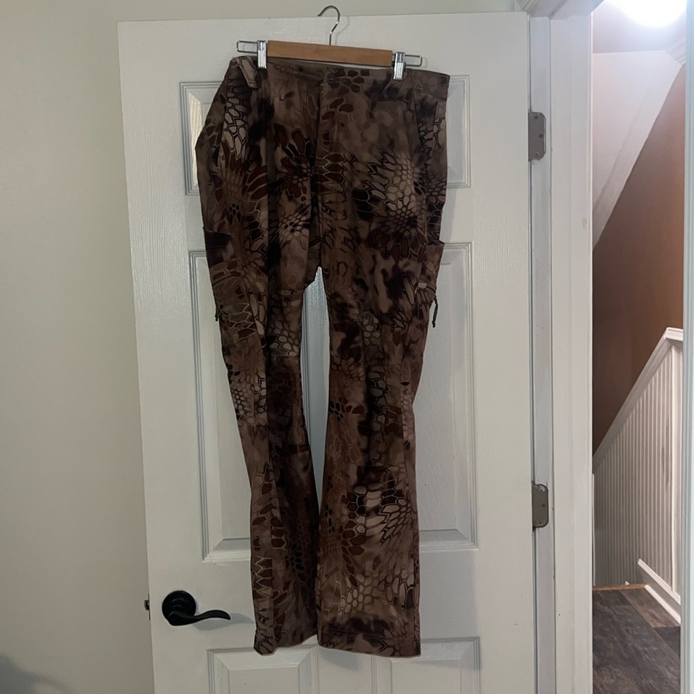 Men's Brown Camo Cargo Pants - Tactical Style